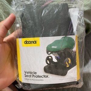 Doona vehicle seat protector NEW